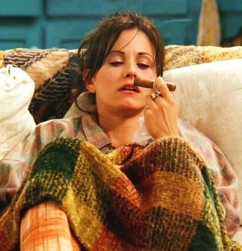 Monica with one of Richard's old cigars.... ahhh, Richard.... Friends Monica And Rachel, Monica Aesthetic Friends, Friends Aesthetic Tv Show Monica, Monica In Friends, Monica Friends, Monica And Chandler, Maxon Schreave, Famous People With Cigars, 밈 유머