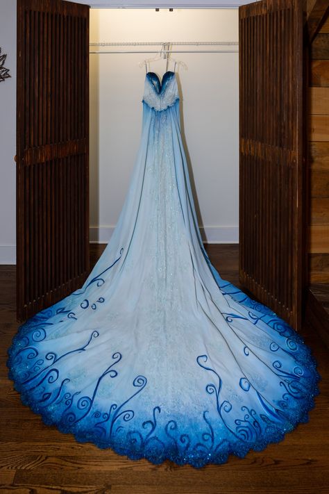 This "Hallo-Wedding" Was Based on Tim Burton's Corpse Bride, and the Ceremony Was Chilling Painted Wedding Dress, Dye Wedding Dress, Corpse Bride Wedding, Ombre Wedding Dress, Zombie Bride, Ombre Wedding, Blue Wedding Dresses, Open Door, Fantasy Gowns