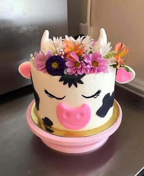 Cute Cow Cake Ideas, Cow Cake With Flowers, Cow Print Sunflower Cake, Pink Cow Cake 1st Birthdays, Cow And Sunflower Cake, Cow Cake With Sunflowers, Women's Birthday Cake Ideas, Pink Cow Birthday Cake, Cow Cake Buttercream