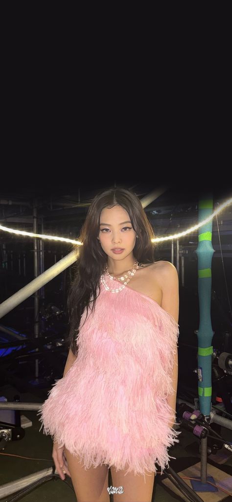 Jennie Wearing Pink, Jennie Kim Pink Outfit, Jennie Wallpaper, Fur Dress, Pink Fur, Jennie Kim Blackpink, Pink Girly Things, Jennie Lisa, Pink Outfits