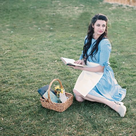 EASY ADULT BELLE COSTUME You can make with items from your closet! Modern Belle Costume, Adult Belle Costume, Belle Costume Diy, Disney Halloween Costumes Diy, Beauty And The Beast Halloween Costume, Best Disney Princess, Beauty And The Beast Halloween, Disney Princess Ages, Adult Princess Costume