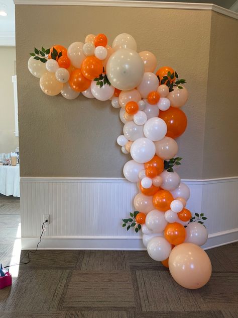 Shades Of Orange Party, Orange Theme Birthday Party Decorations, Orange Theme Birthday Party, Orange Birthday Decorations, Orange Themed Party, Orange Balloon Arch, Orange Party Theme, Theme Bapteme, Deco Orange