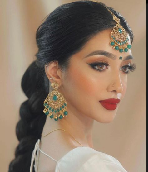 Bridal Makeup Red Lips, Ethnic Makeup, Indian Makeup Looks, Bollywood Makeup, Indian Wedding Makeup, Indian Bride Makeup, Perfect Red Lips, Bengali Bridal Makeup, Red Lip Makeup