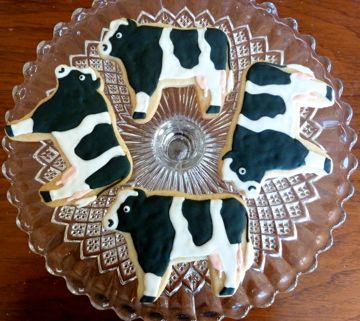 Animal Shaped Cookies, Cow Shaped Cookies, Classic Christmas Cookies, Cow Cookies, Farm Cookies, Barnyard Birthday Party, Perfect Sugar Cookies, Cupcake Cake Designs, Cow Birthday