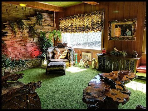 The Jungle Room at Elvis Presley's Graceland. Jungle Room Decor, Elvis Graceland, Forest Room, Elvis Presley Graceland, Mid Century Interior, Mod Decor, Maximalist Style, Jungle Room, Vintage Interiors