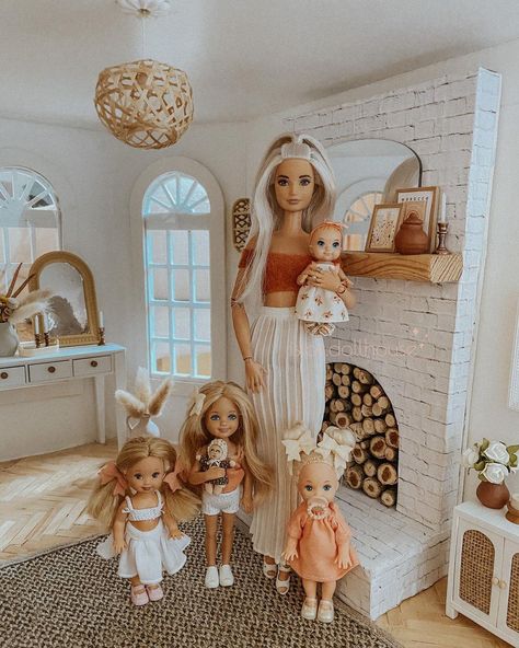 Barbie Family Aesthetic, Barbie Doll House Aesthetic, Spirit Toys, Barbie Happy Family, Barbie Car, Barbie Kids, Barbie Funny, Barbies Pics, Barbie Diorama