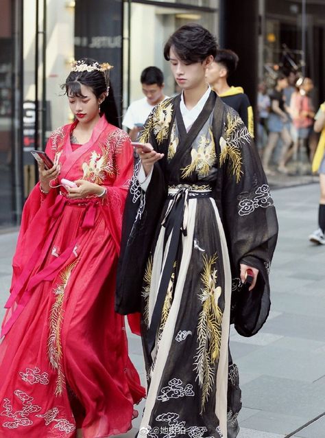 Chinese Street Fashion, Gaun Abad Pertengahan, Lover Dress, Chinese Fashion Street, Chinese Style Dress, Photo Care, Kimono Yukata, Chinese Traditional Clothing, Traditional Chinese Dress