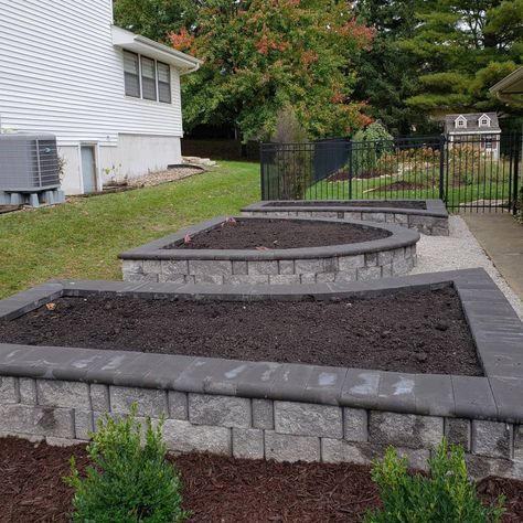 Stone Raised Beds, Stone Flower Beds, Garden Pavers, Raised Bed Garden Design, Raised Flower Beds, Vegetable Garden Raised Beds, Front Garden Landscape, Brick Garden, Home Garden Design