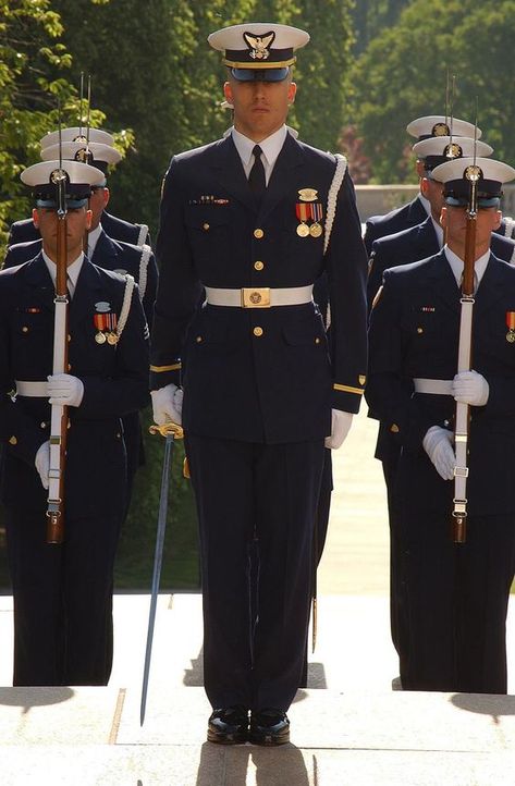 Women's Military Uniform, Coast Guard Helicopter, Coast Guard Boats, Honor Guard, Naval Academy, Military Soldiers, Us Coast Guard, Police Women, Military Uniforms