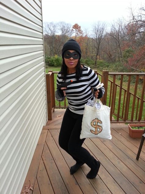 Bank Robber Costume Halloween Diy Makeup, Robber Outfit, Bank Robber Costume, Robber Fancy Dress, Costume Halloween Diy, Robber Costume, Office Halloween Costumes, Office Halloween, Halloween Makeup Diy