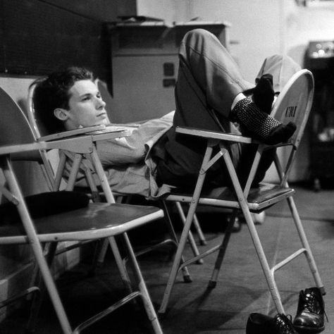 5 Hours of Glenn Gould Outtakes. Why? Listen and Find Out. - The New York Times Glen Gould, Glenn Gould, Classical Musicians, Romantic Stories, Human Poses Reference, Human Poses, Body Poses, Classical Music, Pose Reference