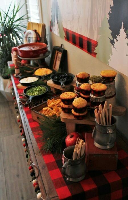 Chili bar at lumberjack party. Chili Bar Party, Flannel Party, Ski Apres, Winter Wonderland-party, Apre Ski, Chili Party, Lumberjack Theme, Chili Bar, Lumberjack Birthday Party