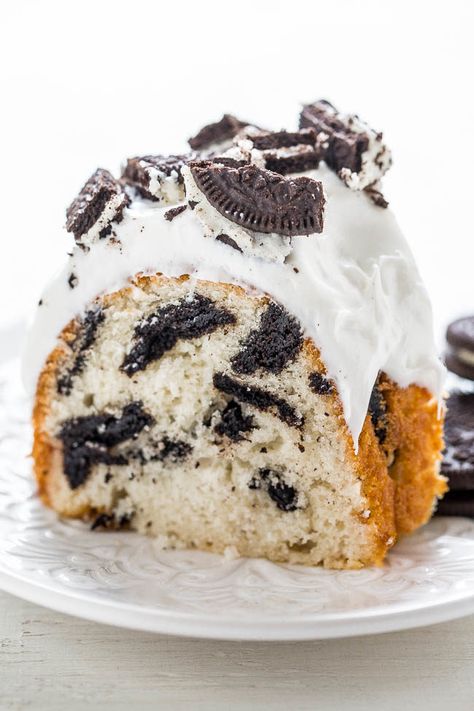 Cookies and Cream Bundt Cake - Extremely EASY white cake that's LOADED with Oreos, decadent vanilla frosting, and sprinkled with MORE Oreos!! A partytime favorite!! Cookies And Cream Bundt Cake, Easy White Cake, Bundt Recipes, Easy Bundt Cake, Vegetarian Cookies, Nothing Bundt Cakes, Cookies And Cream Cake, Types Of Desserts, Cream Photos