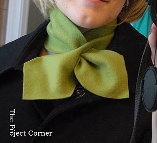 Great little neck scarf..no sew! - Cleverly Inspired No Sew Scarf, Sewing Scarves, Fleece Crafts, Fleece Projects, Infinity Scarfs, Crochet Sewing, Sewing Fleece, Scarf Infinity, Sweater Refashion