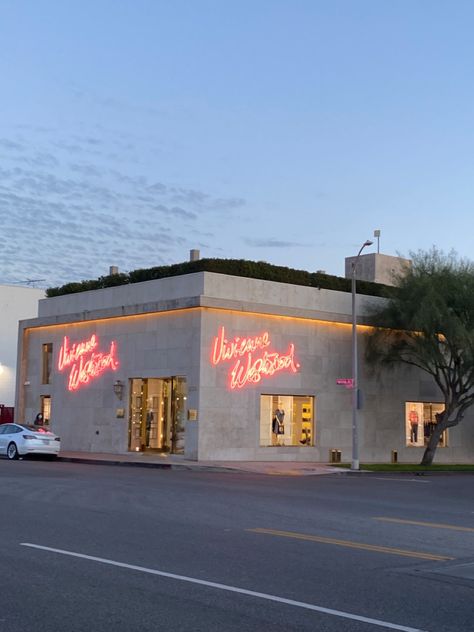 La Shopping Aesthetic, Los Angeles Melrose, Melrose Aesthetic, Concert Clothes, Los Angeles Sunset, Vivian Westwood, Los Angeles Aesthetic, Westwood California, Melrose Avenue