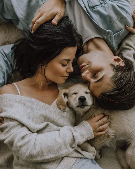 45 Touching Valentine’s Day Photoshoot Ideas Dog Family Pictures, Shooting Couple, Home Photo Shoots, Photos With Dog, Dog Photoshoot, Shotting Photo, Photo Couple, Couple Photography Poses, Family Dogs