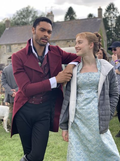 Bridgerton auf Twitter: "💎🎩 https://t.co/F2jvZMAXBp" / Twitter Regé-jean Page, Phoebe Dynevor, Julia Quinn, George Clooney, Dwayne Johnson, Shows On Netflix, Teen Vogue, Netflix Series, Period Dramas