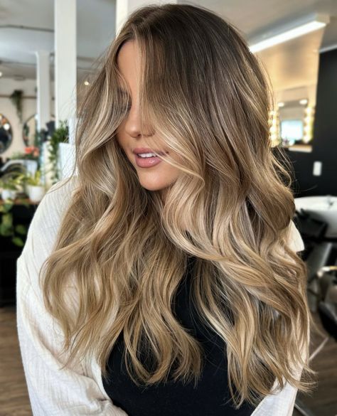 Flowy Curls, Brown Hair With Blonde Balayage, Brunette Hair Color Ideas, Rambut Brunette, Brunette Blonde, Bronde Balayage, Brown Hair Inspo, Bronde Hair, Brunette Hair With Highlights