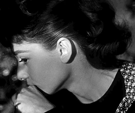 audrey hepburn in sabrina — gif Audrey Hepburn Profile, Audrey Hepburn Gif, Sabrina 1954, Icons Pink, Beautiful Soul, Audrey Hepburn, Gif, Take That, Couple Photos