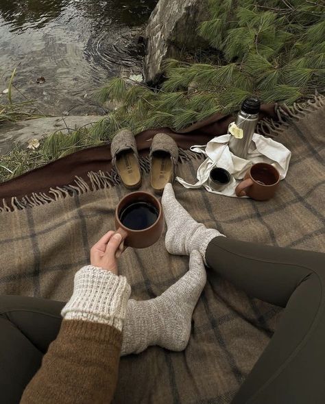 Fall Mood Board, Camping Aesthetic, Fall Inspo, Granola Girl, A Cup Of Coffee, Jolie Photo, Lombok, Autumn Aesthetic, 가을 패션