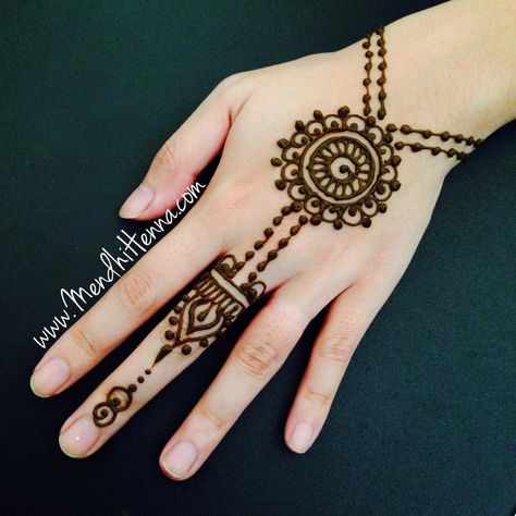 Corak Inai, Henna Inspired Tattoos, Finger Henna Designs, Tato Henna, Henna Tattoo Hand, Henna Tattoo Designs Hand, Finger Henna, Simple Henna Tattoo, Latest Henna Designs