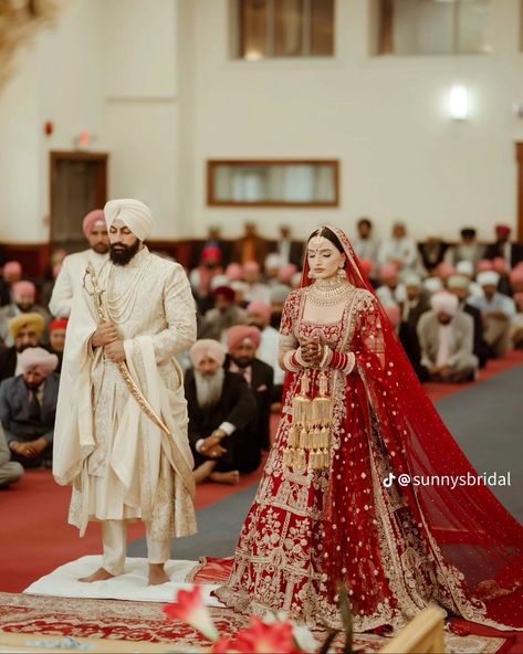 Punjabi Wedding Suit Bridal, Sikh Wedding Dress, Punjabi Wedding Suit, Bridal Suits Punjabi, Latest Bridal Lehenga Designs, Sikh Bride, Indian Wedding Poses, Bridal Lehenga Designs, Latest Bridal Lehenga