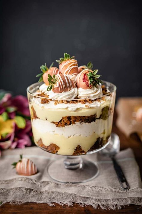 Carrot Cake Trifle, Cream Cheese Carrot Cake, Cake Trifle, Homemade Carrot Cake, Inside Cake, Cake Homemade, Trifle Bowl, Trifle Desserts, Easter Desserts Recipes