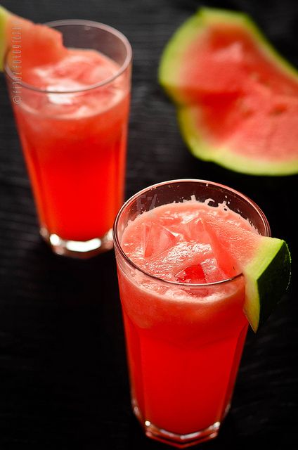 Beat The Heat - Watermelon Juice Water Malone, Watermelon Benefits, Types Of Diseases, Health Pictures, Fresh Watermelon, Watermelon Fruit, Watermelon Juice, Taste Made, Summer Water