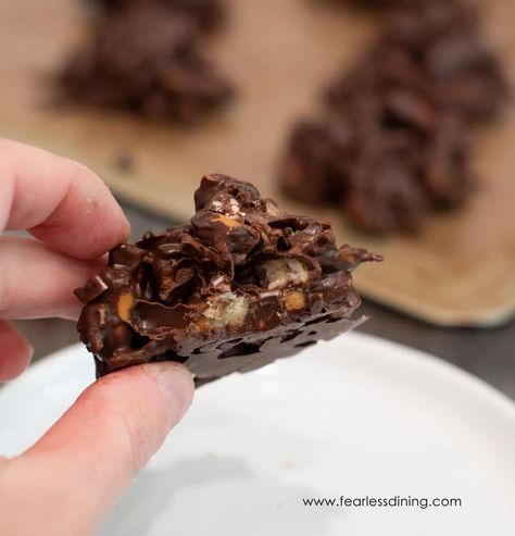 Hay Stacks Recipe, Gluten Free Chocolate Desserts, Hay Stacks, Haystack Cookies, Gluten Free Pretzels, Nutella Desserts, Dairy Free Cookies, Easy Gluten Free Desserts, Gluten Free Cheesecake