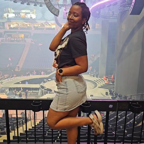 Standin' on business in these Chanel shoes 😌💅🌸💖 . . . Had so much fun at the megan thee stallion concert 💗!! I've been listening to her music for years, so it was a blast to see her in person 🥹. My voice hurts from screaming so much, and I was vibbing the whole time 🕺🏿 . . . □tags□ #hotgirlsummertour #megantheestallion #glorilla #outfit #concert Megan Thee Stallion Concert Outfit, Megan Thee Stallion In Korea, Megan Thee Stallion Concert, Cowgirl Megan Thee Stallion, Megan Thee Stallion 34+35, Megan Thee Stallion Music Video, Summer Tour, Chanel Shoes, Scream