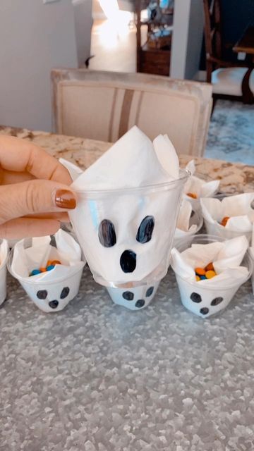 Ghost Cups, Halloween Apps, Ghost Treats, Popcorn Cups, Halloween Popcorn, Tree Pictures, Christmas Tree Pictures, Fall Gathering, Clear Cups