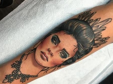 Ice Queen Tattoo, Snow Queen Tattoo, Ice Tattoo Design, Dark Ice Queen Makeup, Mermaid Portrait Tattoo Faces, Ice Tattoo, Queen Tattoo, Ice Queen, Tattoos And Piercings