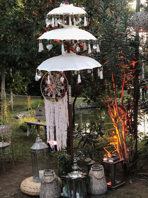 Bali Umbrella Decor, Thai Umbrella, Bali Umbrella, Umbrella Pictures, Bali Garden, Umbrella Decorations, Woodland Wedding, Ganesha, Patio Umbrella