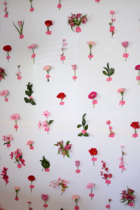 flower photo wall Photo Wall Ideas Party, Birthday Decoration Aesthetic, Happy First Day Of June, Diy Floral Wall, Floral Wall Backdrop, Valentine Craft Ideas, Valentines Day Craft, Valentine Backdrop, Make Paper Flowers