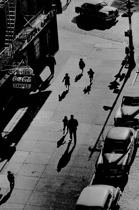 Harold Feinstein: The Photography Master You've Probably · Lomography Fred Herzog, City Streets Photography, Edward Steichen, Saul Leiter, Edward Weston, Robert Doisneau, New York Photography, Vivian Maier, Nova York