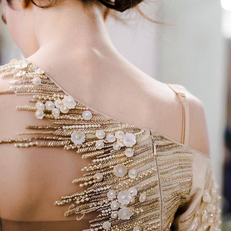 Couture Embellishment, Haute Couture Embroidery, Haute Couture Details, Ideas Embroidery, Embellishment Details, Fashion Embroidery, Couture Embroidery, Embroidery Designs Fashion, Couture Details