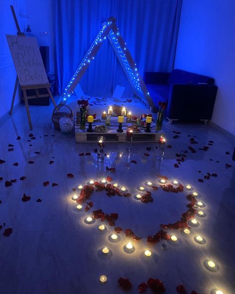 Indoor Tent Date Night, Proposal Decorations Indoor Simple, Date Night Picnic At Home, Couples Date Night Aesthetic At Home, Indoor Tent Romantic, Anniversary Home Decoration Ideas, Indoor Picnic Date Romantic At Home, Inside Picnic Ideas Romantic, Proposal Decorations Indoor