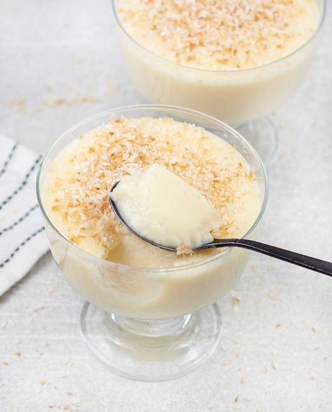 Healthy Desserts Coconut, Desserts With Coconut Milk, Desserts With Coconut, Desserts Coconut, Milk Pudding Recipe, Coconut Milk Dessert, Coconut Milk Pudding, Greek Yogurt Parfait, Milk Pudding