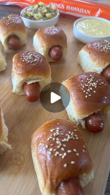 Vince Vasquez on Instagram: "Game day pigs in a blanket using @kingshawaiian Original Hawaiian Sweet Rolls are a crowd-pleasing bite-sized treat that take ordinary pigs in a blanket to the next level. Stuffed with a sliced hot dog, the sweet rolls make the best “blanket” because they’re perfectly soft and sweet. A little bit of cheese and topped with a tangy mango mustard and pineapple relish are the extra point for your next get-together! Ingredients 1 12 pack Kings Hawaiian Original Hawaiian Pineapple Relish, Hot Dog Appetizers, Kids Luau, Lil Smokies, Pretzel Rolls, Hawaiian Sweet Rolls, Kings Hawaiian, Hawaiian Rolls, Pigs In A Blanket