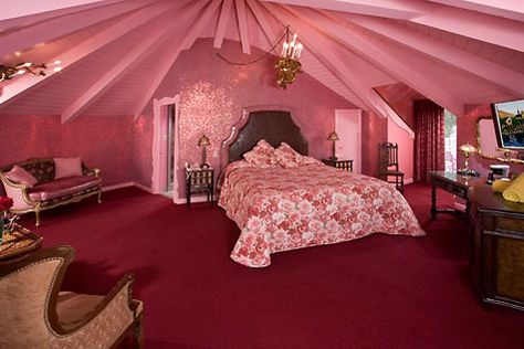 I really want to stay here!! Call a few months ahead to get the room you want. Either here or the Merry Room are covered in pink glitter! Madonna Inn Rooms, Maroon Living Room, Madonna Inn, Dream Hotels, The Madonna, Living Vintage, Retro Interior, Hotel Motel, Pink Bedroom