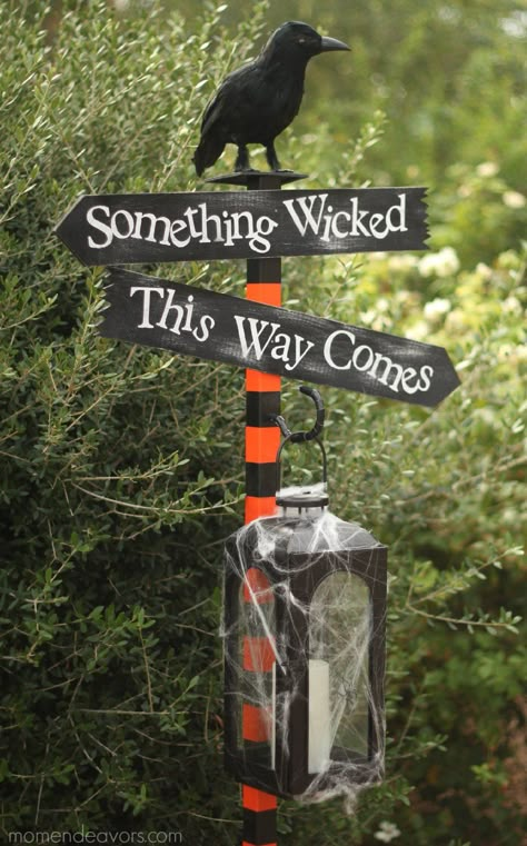 Scary Halloween Decorations Outdoor Diy, Halloween Decorations Crafts, Spooky Lantern, Diy Halloween Dekoration, Frugal Decor, Scary Halloween Decorations Outdoor, Scary Halloween Decorations Diy, Easy Diy Halloween Decorations, Halloween Props Diy