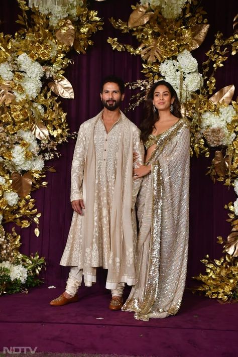 Shahid Kapoor and Mira Rajput wore colour-coordinated outfits (Image courtesy: Varinder Chawla) Kiara Advani And Sidharth Malhotra, Shahid Kapoor And Mira Rajput, Natasha Dalal, Coordinated Outfits, Bell Top, Mira Rajput, Sidharth Malhotra, Indian Movie, Diwali Party