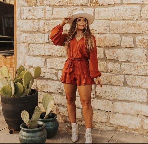 Outfit With Fedora, Hats Outfit, Fedora Outfit, Fedora Hat Outfits, Mums Wedding, Nashville Outfit, Group Trip, Country Vibes, Boho Outfit