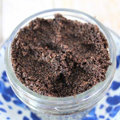 If you like easy DIY recipes and are a fan of body scrubs, this coffee brown sugar scrub recipe might become your new favorite. Coffee grounds smell heavenly and are a great way to help exfoliate dead skin cells. Read on for this easy DIY coffee scrub with cardamon and lime. Estimated reading time: 9 minutes Why Make This Homemade Coffee Scrub I love the smell of coffee. When we get coffee beans, Dan treats us to fresh ground coffee.We usually add our fresh coffee grounds to the co… Brown Sugar Scrub Recipe, Coffee Ground Scrub, Diy Coffee Scrub, Homemade Coffee Scrub, Coffee Scrub Diy, Brown Sugar Scrub, Sugar Scrub Recipe, Homemade Coffee, Scrub Recipe