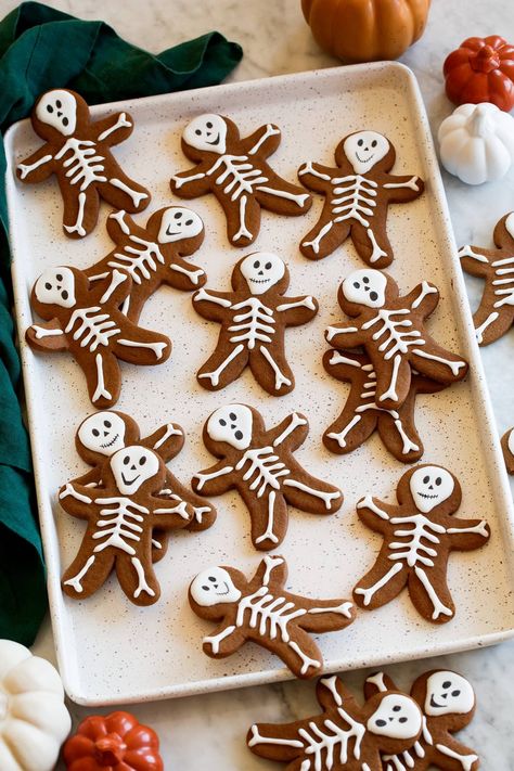 Skeleton Gingerbread Cookies - Cooking Classy Halloween Cookies Recipes, Gingerbread Halloween, Halloween Cookie Designs, Easy Halloween Cookies Recipes, Easy Halloween Cookies, Halloween Snacks For Kids, Cookie Icing Recipe, Halloween Cookie Recipes, Cupcake Day