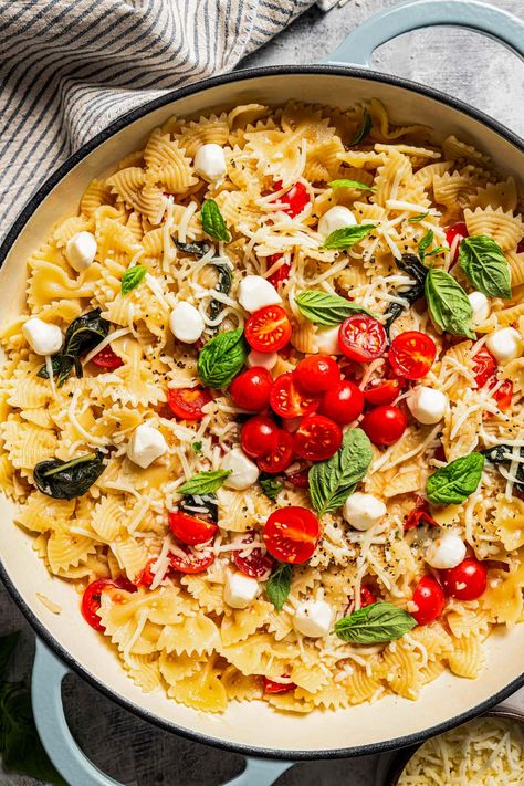 One Pot Caprese Pasta Pasta With Fresh Mozzarella, Caprese Pasta Bake, Caprese Pasta Recipe, Chicken Caprese Pasta, Easy One Pot Pasta, Pasta With Cherry Tomatoes, Slow Cooker Salisbury Steak, Barilla Pasta, Baked Penne