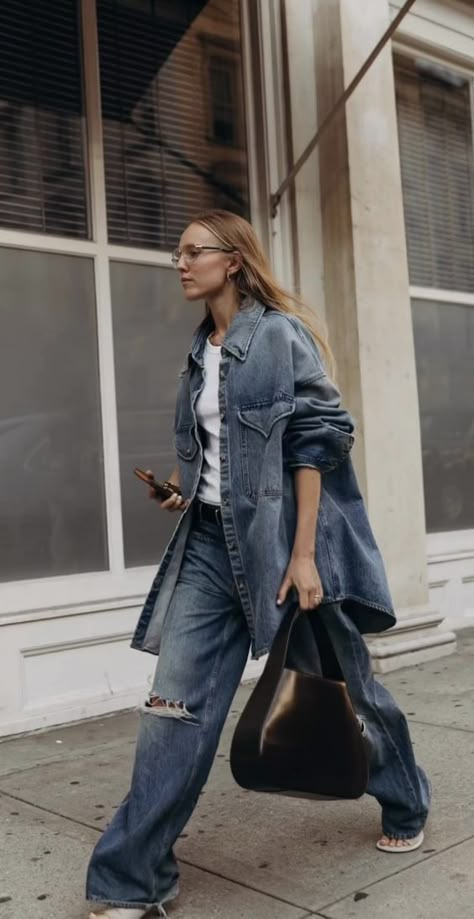 Full Denim Outfit, Denim Shirt Outfit, Denim Street Style, Moda Denim, Blue Jean Outfits, Look Jean, Style Casual Chic, Oversize Fashion, Denim Shirt Dress