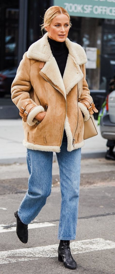 Faux Shearling Coat Outfit, Fuzzy Jacket Outfit, Shearling Coat Outfit, Shearling Jacket Outfit, Sherpa Jacket Outfit, Fur Jacket Outfit, Suede Jacket Outfit, Winter Jacket Outfits, Fur Outfit