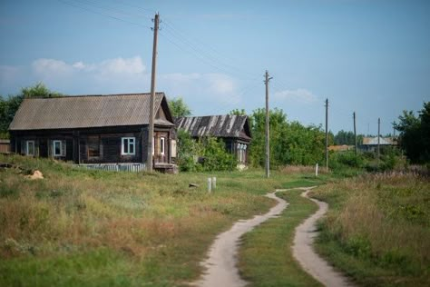 Russian village, beautiful countryside w... | Premium Photo #Freepik #photo #tree #wood #house #building Russian Countryside, Village Aesthetic, Russian House, Russian Village, Russian Aesthetic, Russian Landscape, Russian Architecture, Beautiful Countryside, Russian Folk Art