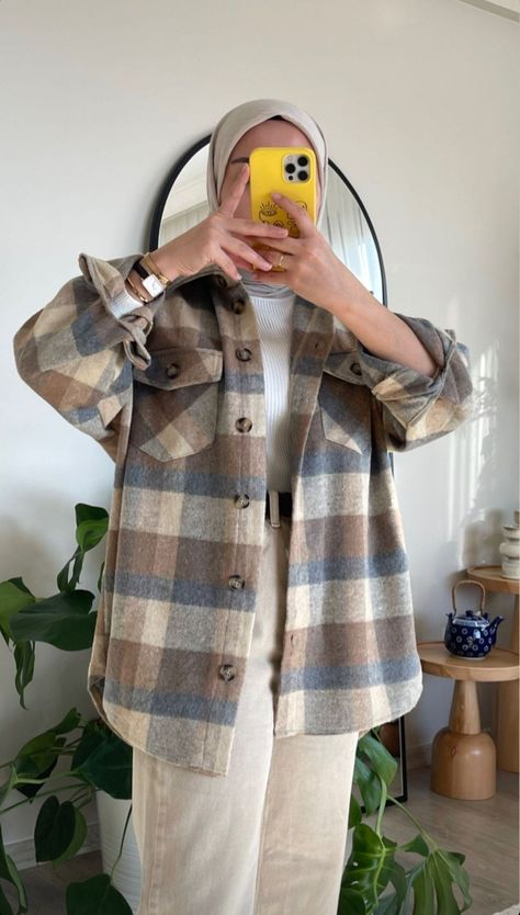 Flannel Hijab Outfits, Winter Shacket Outfit, How To Style Check Shirts Women, Flannel Jacket Outfit, Shacket Outfit Women, Casual Leather Jacket Outfit, Checked Shirt Women, Shacket Outfit, Plaid Shirt Outfits